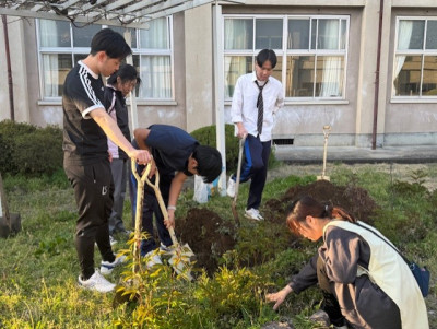 ⑥8afa75d0-f474-4161-a1a8-0c7feccd6890